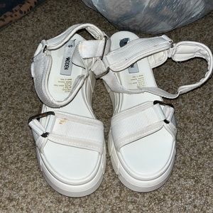 steve madden platform sandals